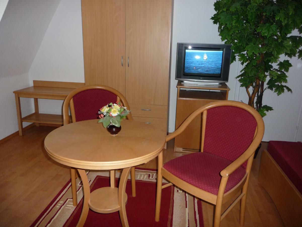 Balaton Art Guesthouse Balatonszárszó Εξωτερικό φωτογραφία