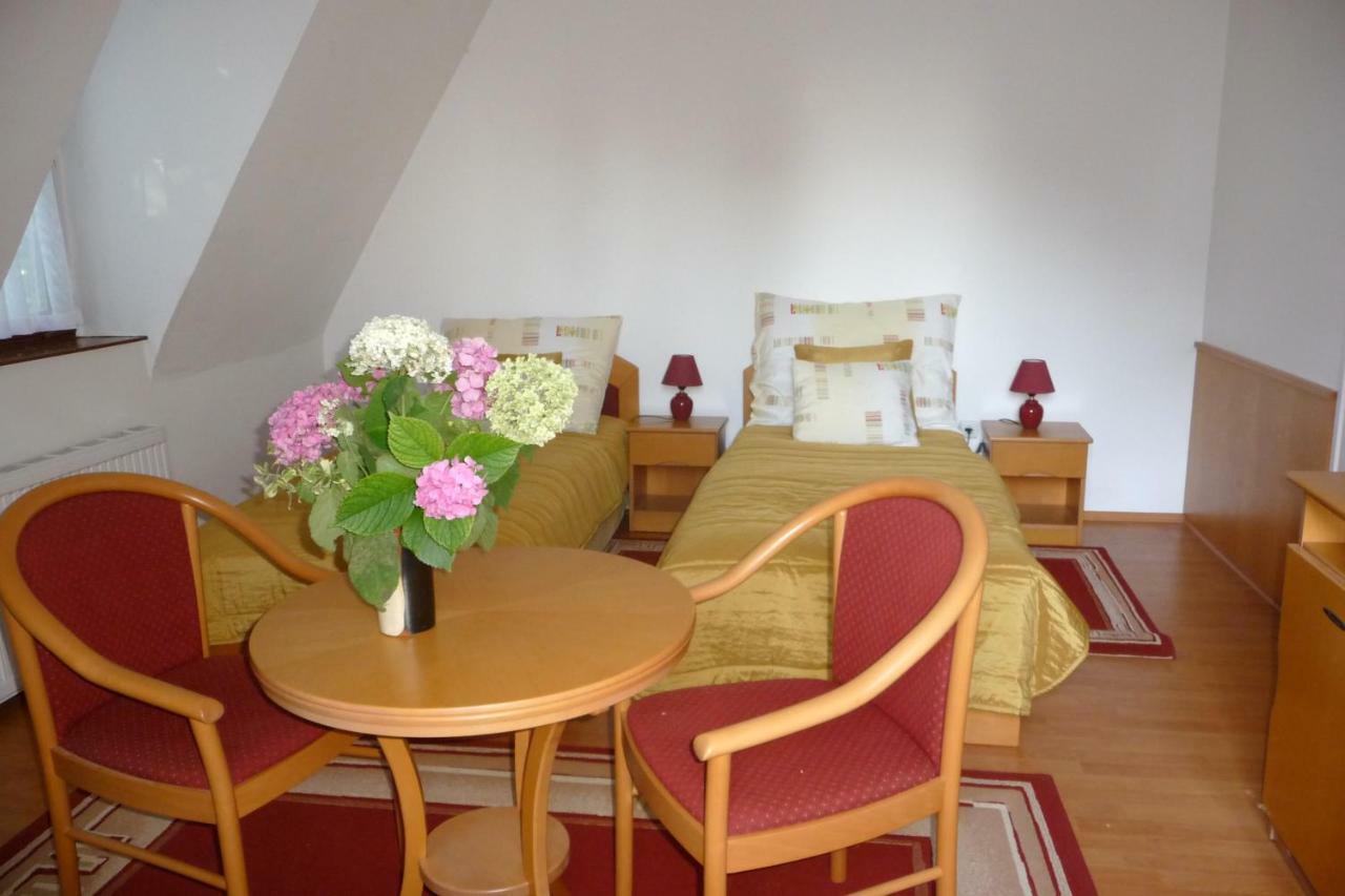 Balaton Art Guesthouse Balatonszárszó Εξωτερικό φωτογραφία