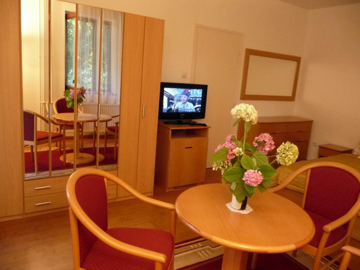 Balaton Art Guesthouse Balatonszárszó Εξωτερικό φωτογραφία