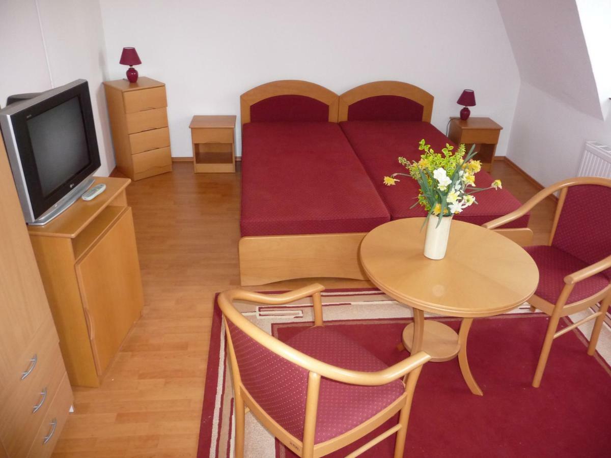 Balaton Art Guesthouse Balatonszárszó Εξωτερικό φωτογραφία